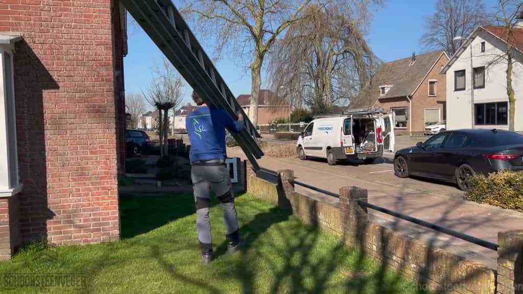 Schoorsteen onderhoud Uden ladder bus